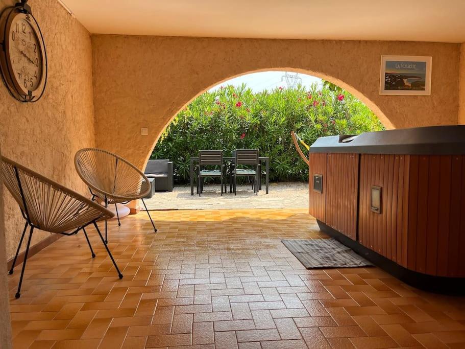 Bas De Villa 70M2 Independant Avec Espace Jacuzzi Prive لو لا فاندو المظهر الخارجي الصورة