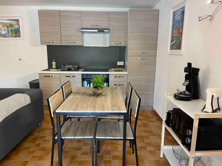 Bas De Villa 70M2 Independant Avec Espace Jacuzzi Prive لو لا فاندو المظهر الخارجي الصورة