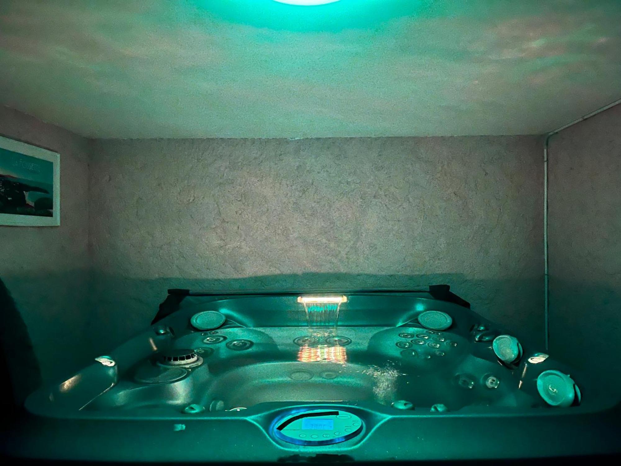 Bas De Villa 70M2 Independant Avec Espace Jacuzzi Prive لو لا فاندو المظهر الخارجي الصورة